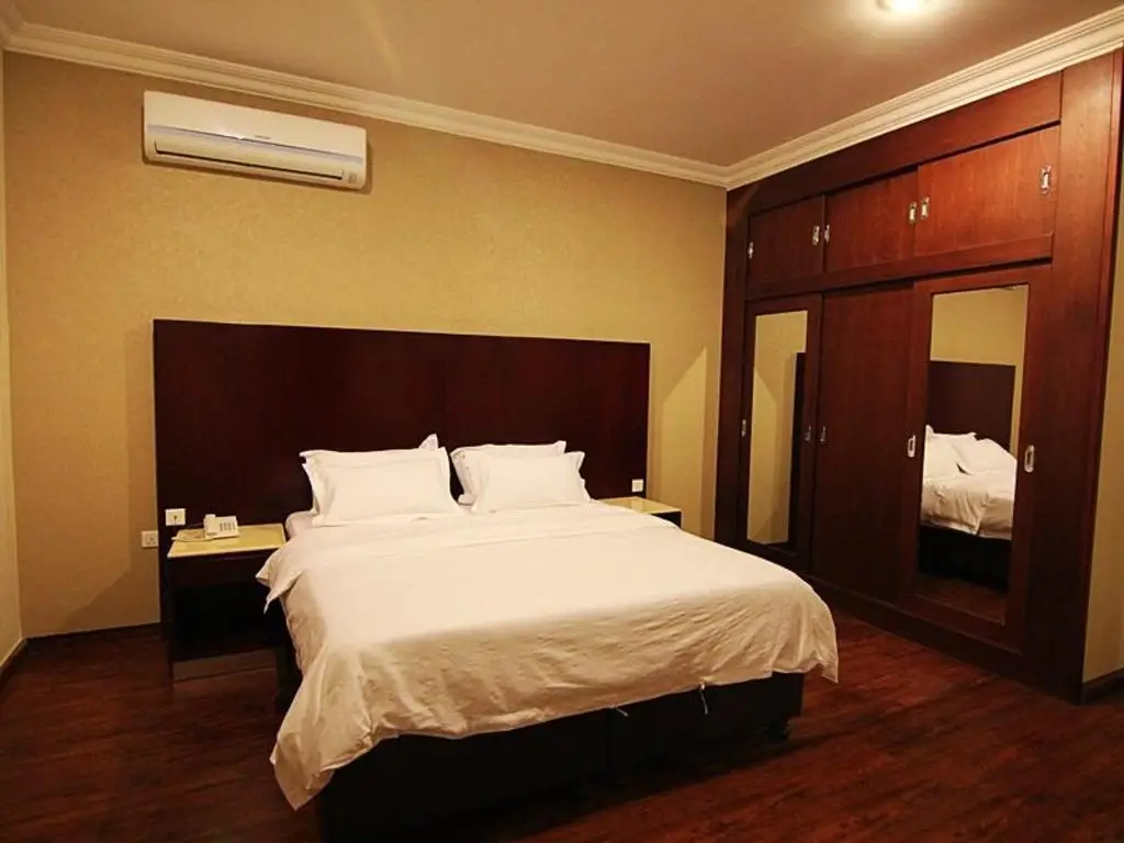Flora Hotel Suites Main image