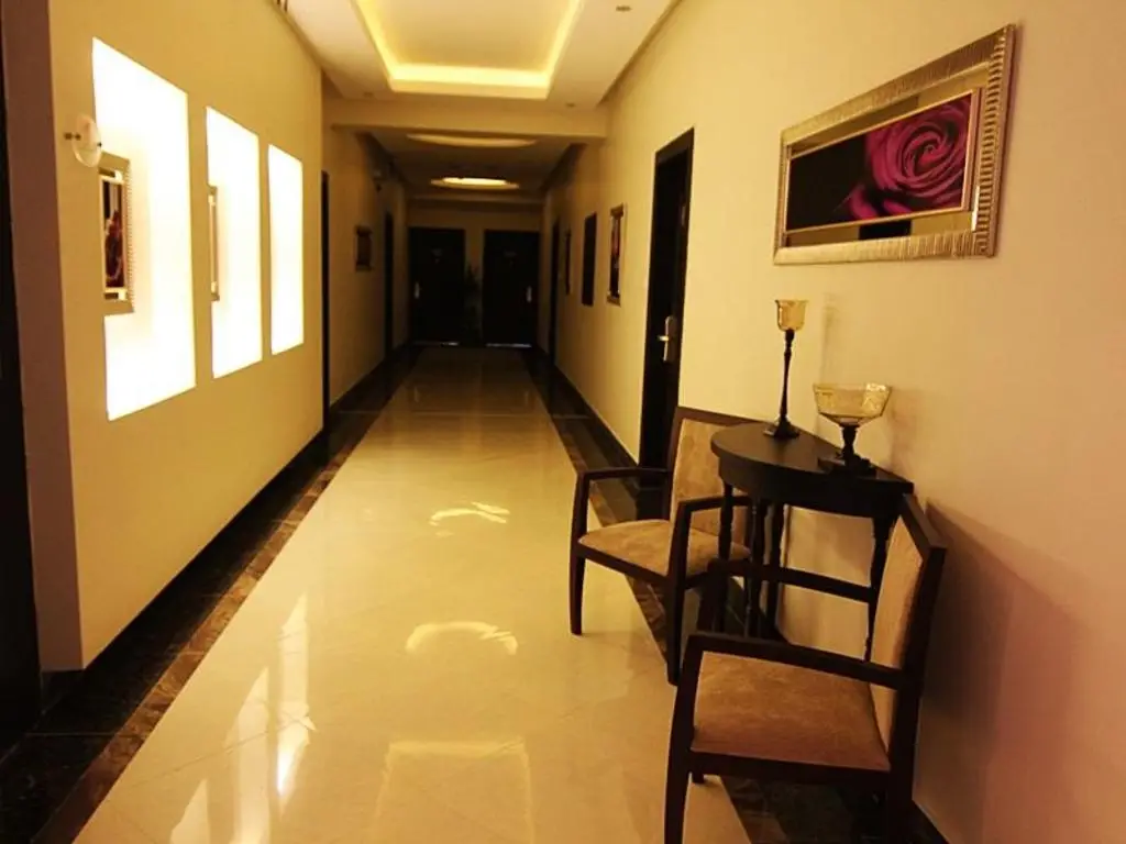 Flora Hotel Suites 5