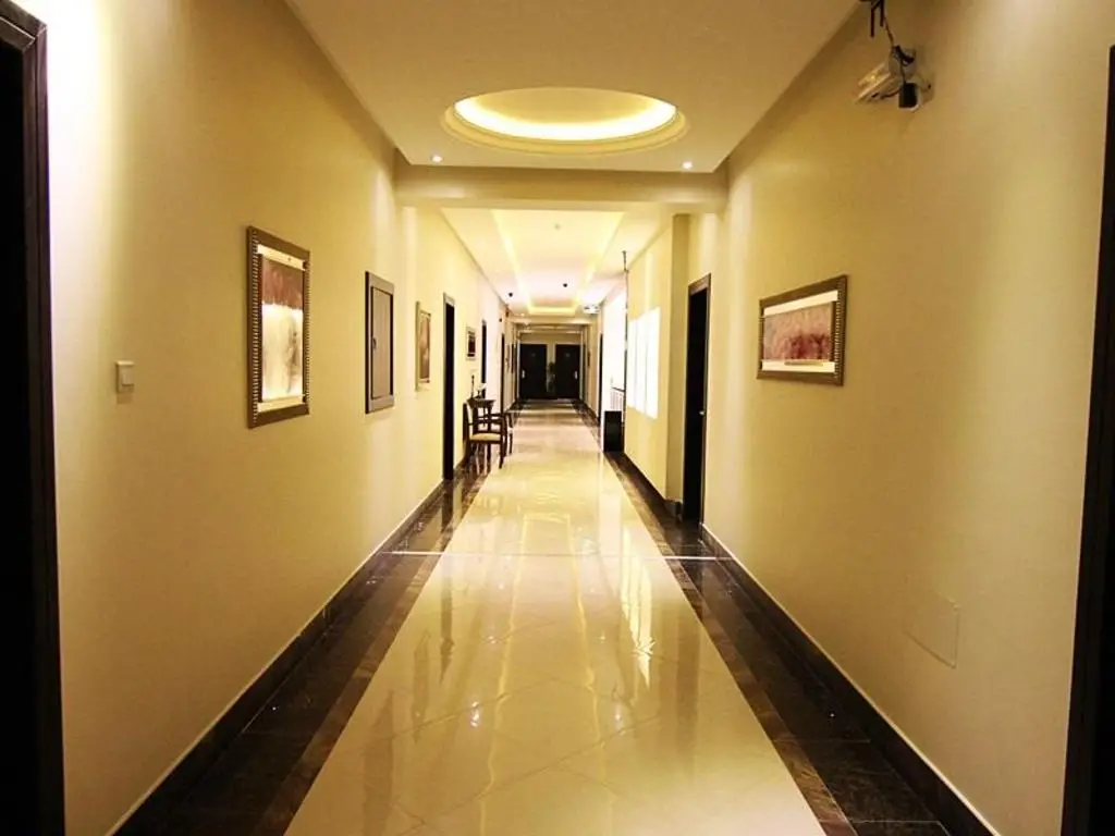 Flora Hotel Suites 7