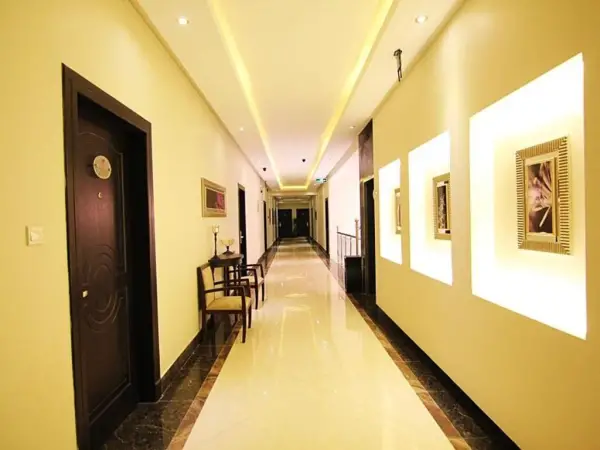 Flora Hotel Suites