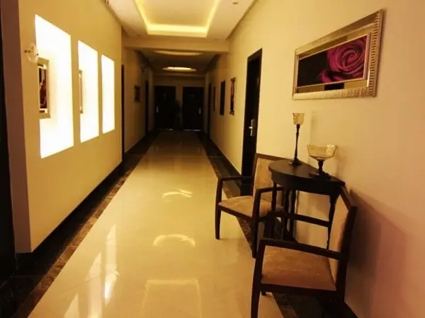 Flora Hotel Suites 5