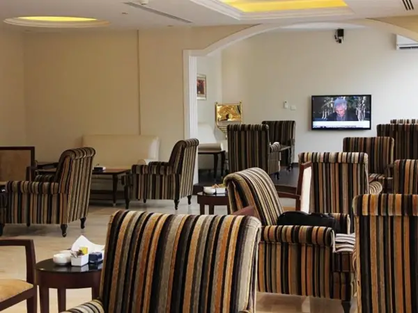 Flora Hotel Suites 8